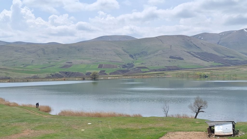 Բաշքենդ գյուղի լիճը. Լուսանկարը՝ Ֆաթիմա Մովլամլիի/JAMnews